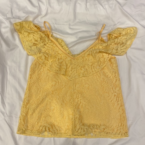 Size small lace cold shoulder top - Picture 3 of 3